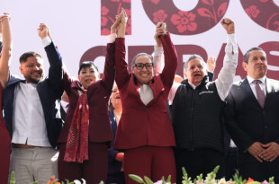 Azucena Cisneros durante la presentación de su Primer Informe de Gobierno