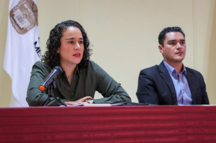 Pulido Gómez, titular del IEEM, durante conferencia en el TESVG