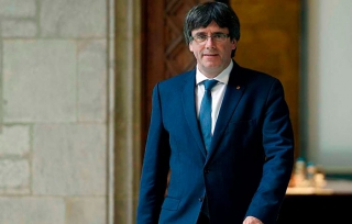 Puidgemont declara la Independencia de Cataluña pero la deja en suspenso