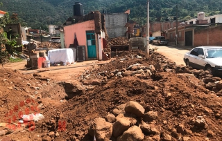 A un mes del sismo no llega la ayuda oficial