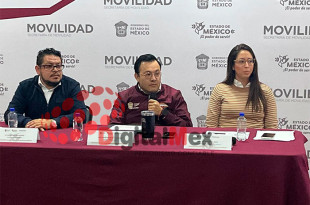 La Secretaría ha realizado más de 2 mil 400 operativos para verificar condiciones mínimas, como la portación de licencia vigente, seguro válido y la ausencia de polarizado en las unidades.