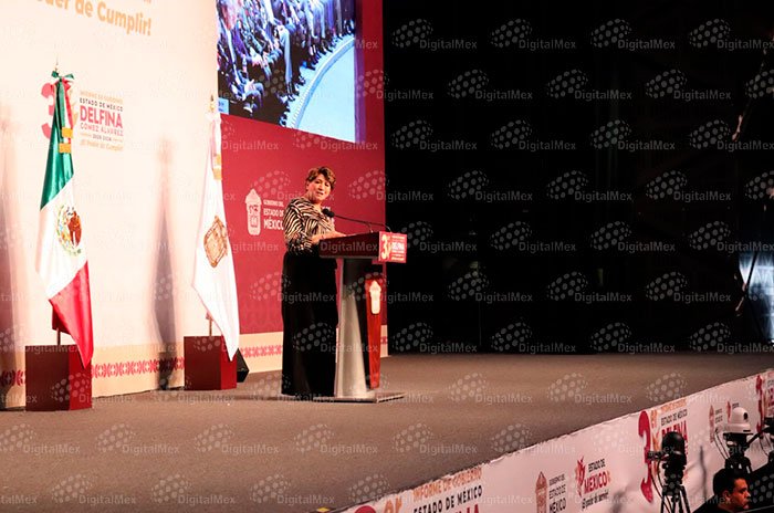Delfina Gómez presentó los resultados de sus primeros tres años de gobierno y anunció nuevas acciones para mejorar la infraestructura vial del Estado de México.