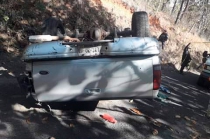 Vuelca camioneta en #ValleDeBravo; muere el chofer