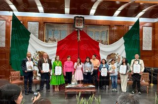 Ruth Salinas Reyes encabezó la entrega del galardón Corazón Naranja, que reconoció a ciudadanos y colectivos por su trabajo en distintos sectores.