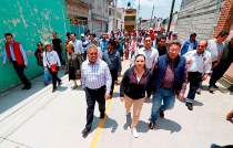 Celebran vecinos de Cacalomacán en Toluca pavimentación de cuatro privadas