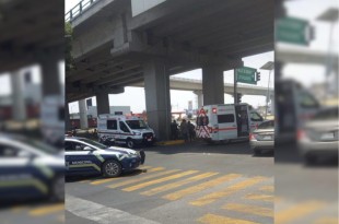 El motociclista quedó tendido sobre el pavimento en el cruce de Díaz Mirón y Las Torres
