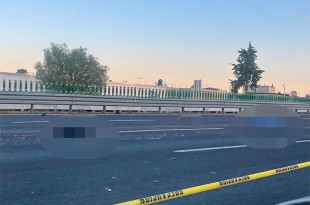 Autoridades mantienen cierre parcial de carriles mientras se realizan diligencias y levantamiento de los cuerpos.