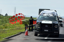 Autoridades acordonaron la zona y personal forense de la Fiscalía del Estado de México inició las investigaciones para esclarecer el caso.