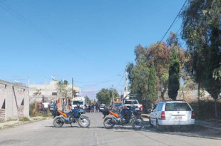 La policía municipal acordonó la escena y dio aviso a la Fiscalía General de Justicia del Estado de México (FGJEM).