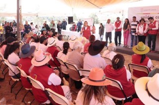 En su mensaje, la alcaldesa expresó su agradecimiento a las y los vecinos por su confianza y participación en estas actividades haciendo uso de los servicios integrales que se ofrecen de forma gratuita.