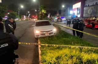 Fue atacada con arma de fuego por individuos a bordo de una motocicleta mientras circulaba por la calle Adolfo López Mateos