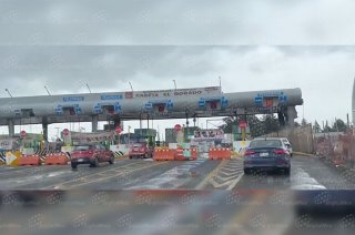 La caseta El Dorado, en la autopista Toluca-Atlacomulco, mantiene paso libre por la protesta de familiares de cuatro mexiquenses desaparecidos en Mazatlán, Sinaloa.