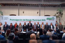 También entregó el Bando a autoridades auxiliares, subrayando la importancia de que todos los ciudadanos conozcan sus derechos y obligaciones.