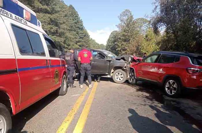 Fuerte Choque Entre Camionetas Deja Lesionados En La Carretera Toluca