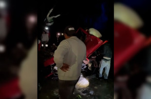 Video: Volcadura de camión deja tres muertos en Naucalpan