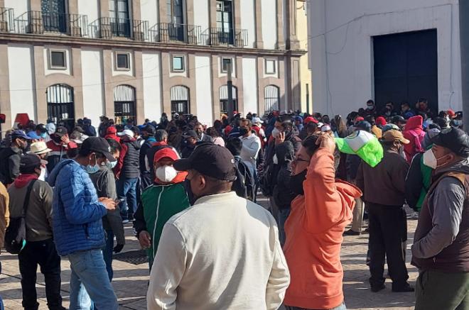 2 mil 400 trabajadores sindicalizados de Toluca están dispuestos a permanecer en huelga el tiempo que sea necesario hasta recibir los pagos correspondientes.