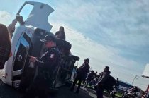 Uno de los pasajeros fue trasladado a un hospital tras ser valorado por los servicios de emergencia.