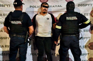  Le aseguraron un arma calibre 5.7 mm, municiones y un celular.