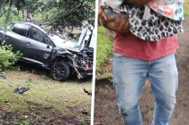 El coche salió de la carretera y dio varias vueltas hasta caer cerca del área de comida en la zona turística.