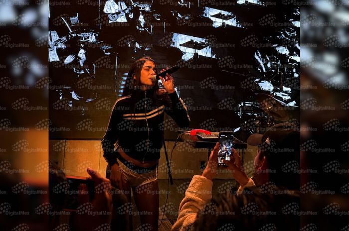 ofía Monroy presentó nuevas canciones y repasó parte de su repertorio durante un showcase realizado en Ciudad de México.