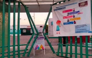 Desesperados derriban acceso del Hospital Las Américas por paciente con síntomas de Covid-19