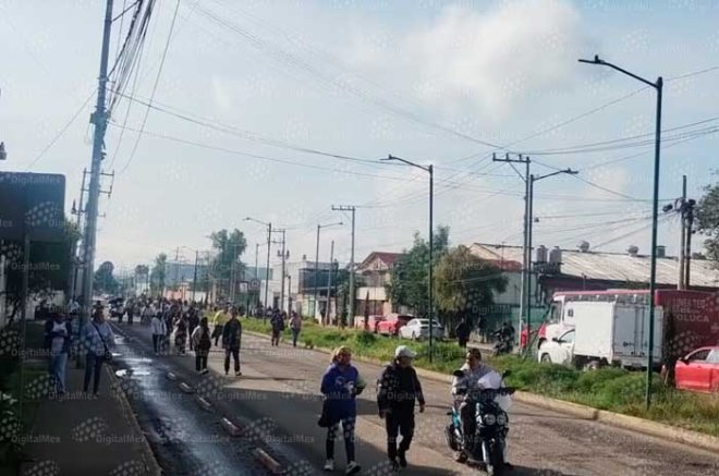 La comunidad del CETIS 23 exige alumbrado, señalización y un puente peatonal ante el tránsito pesado.
