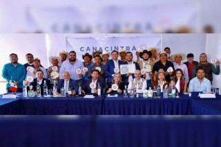 Representantes de Concaem, Concanaco, Canirac y Canacintra durante la reunión