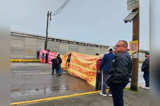 #Precaución: Bloquean la Toluca-Naucalpan por tarifas y calidad del agua