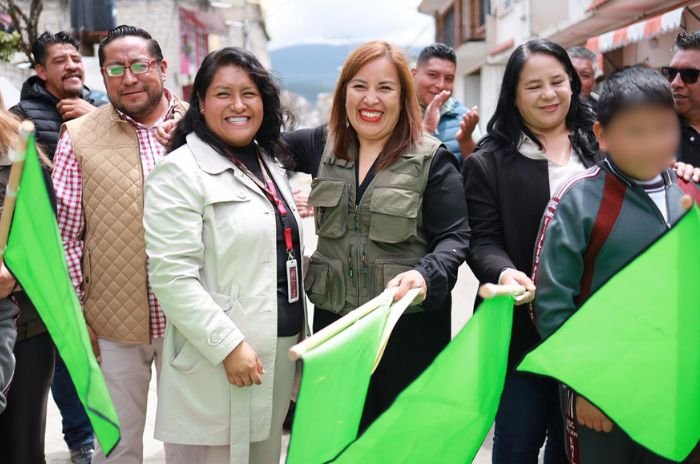 El gobierno municipal de Ocoyoacac inició la pavimentación de la calle Independencia.