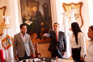 Oscar Sánchez, Presidente Municipal de Almoloya de Juárez, tomó protesta a Jorge Antonio Zárate Nieto 