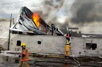 #Video: Autoridades federales y estatales sofocan incendio en fábrica de #Lerma